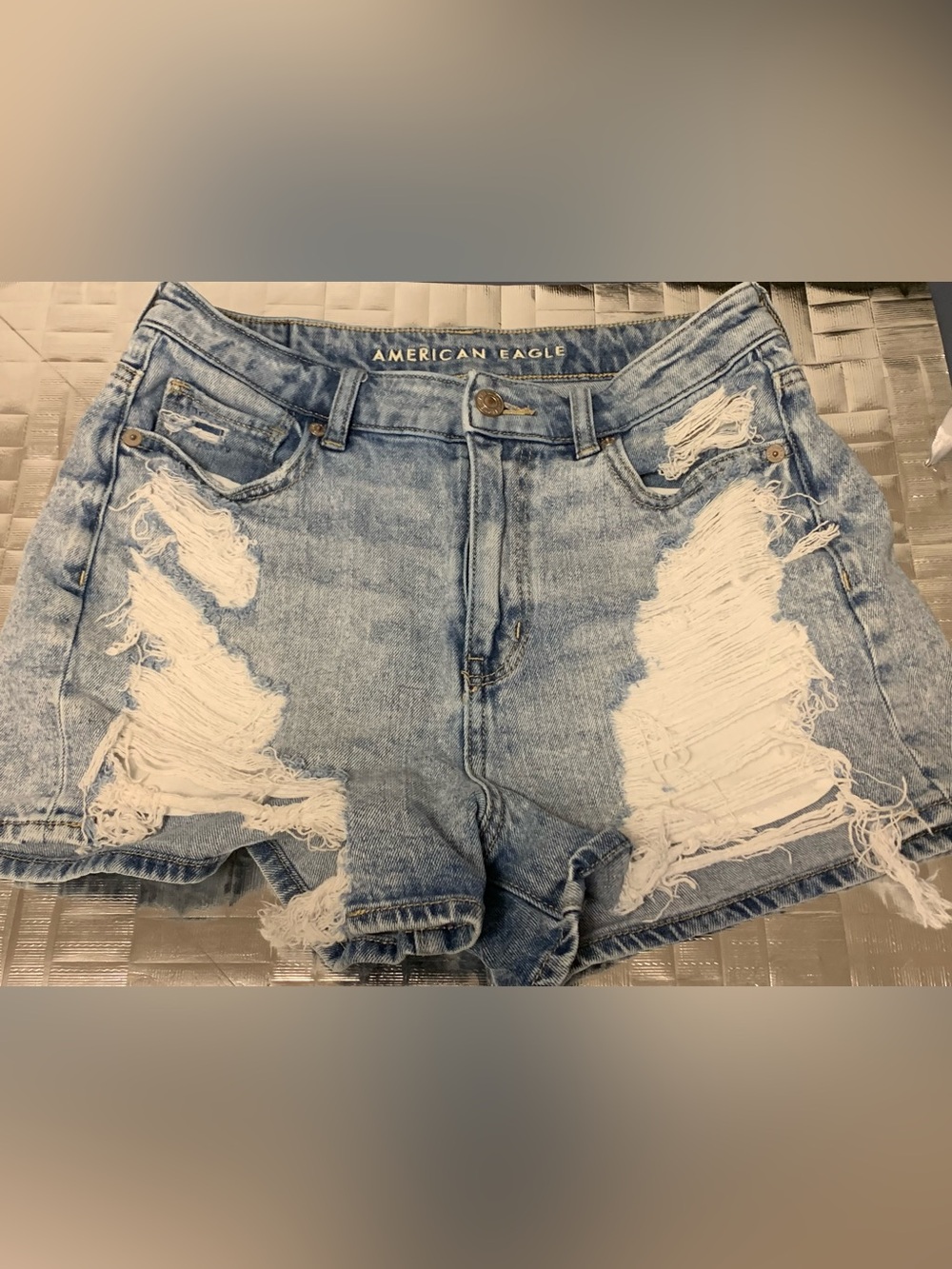 American Eagle High Rise Mom Shorts Distressed Denim Size 4 Stretch